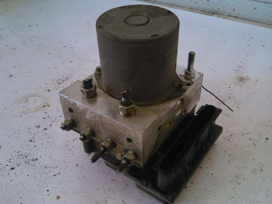 ABS sentral til Subaru Outback, 2007-2009 (Type III, Fase 2)  (0265950813)