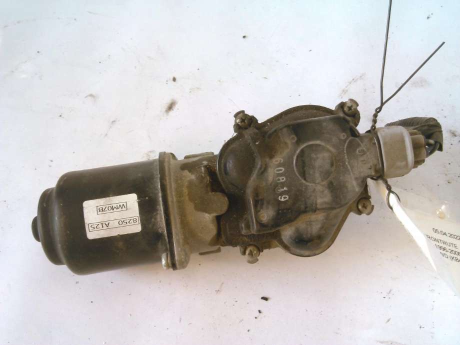 Viskermotor frontrute til Mitsubishi L200 2006-2015 (Type IV)  (8250A125|WM07B|)