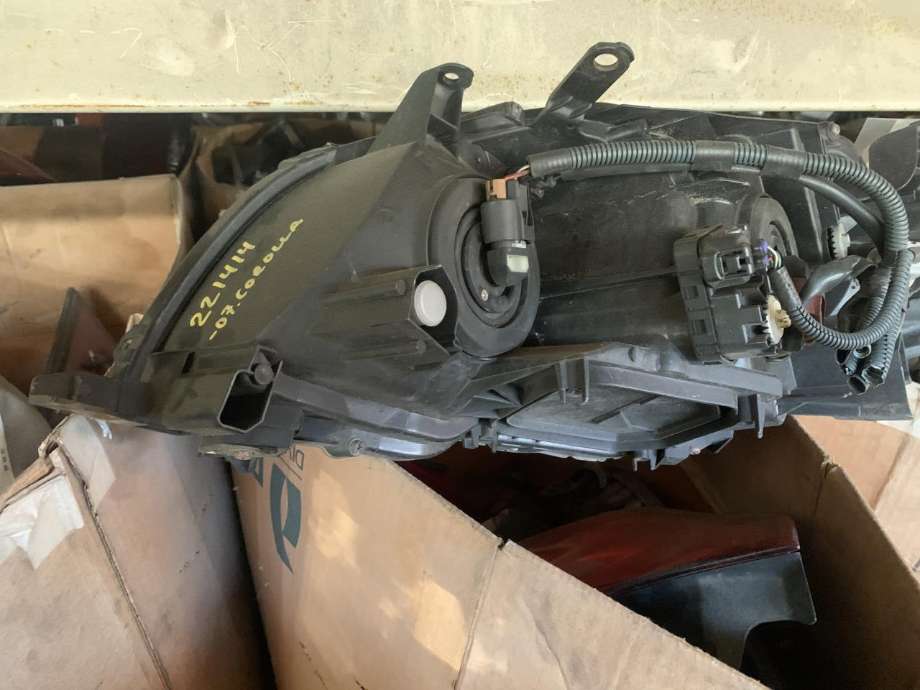 Frontlykt høyre halogen til Toyota Corolla 2007-2013  