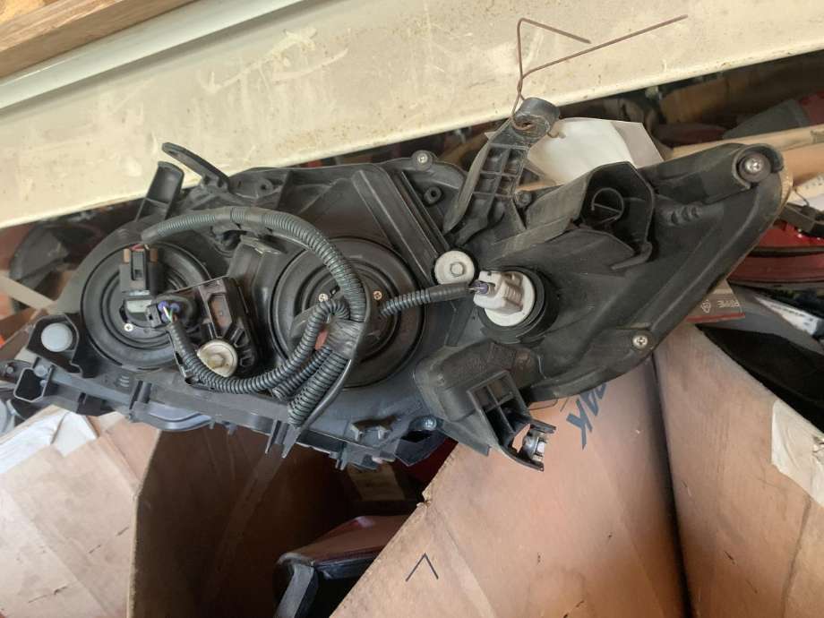 Frontlykt høyre halogen til Toyota Corolla 2007-2013  