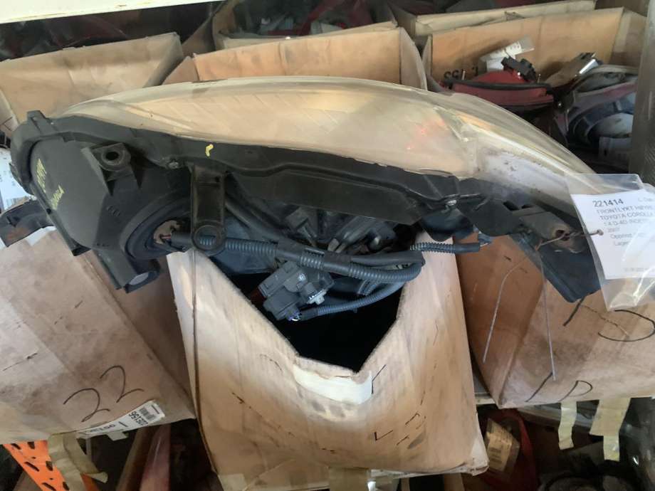 Frontlykt høyre halogen til Toyota Corolla 2007-2013  