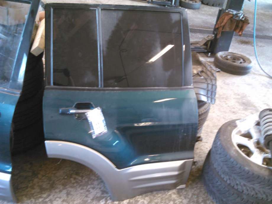 Dør høyre bak til Mitsubishi Pajero, 2000-2006 (Type III)  