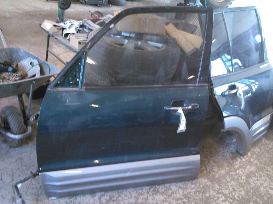 Dør venstre foran til Mitsubishi Pajero, 2000-2006 (Type III)  