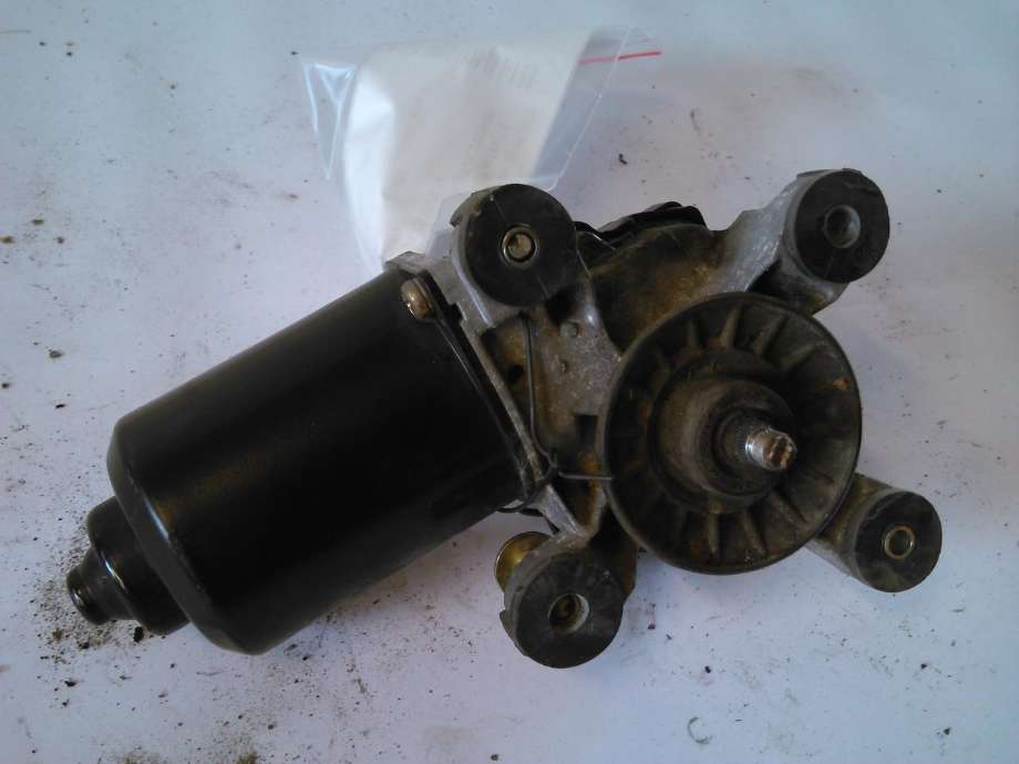 Viskermotor frontrute til Mitsubishi Pajero, 2000-2006 (Type III)  (849200-7351)