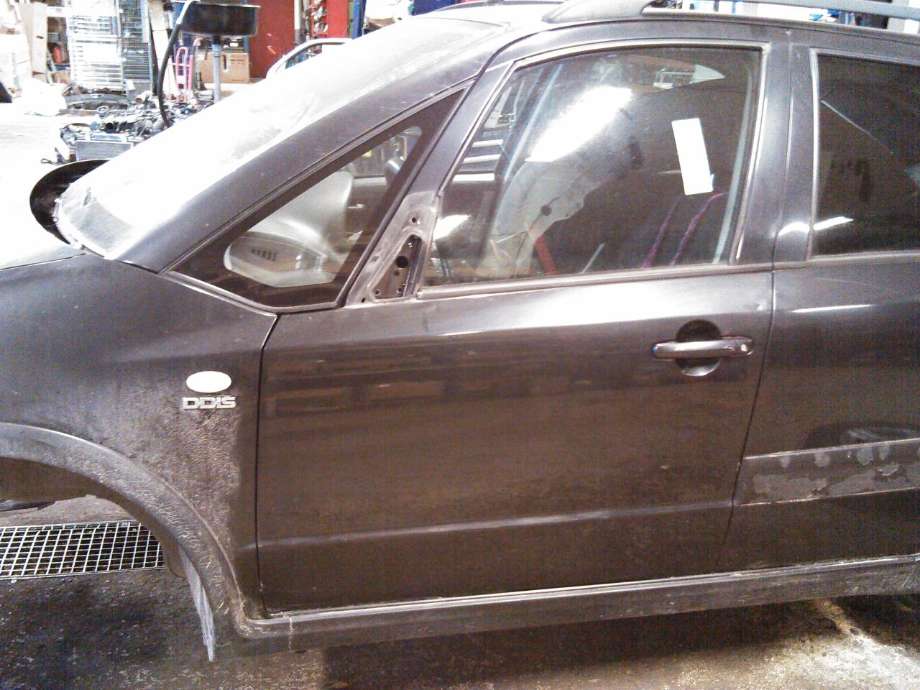 Dør venstre foran til Suzuki SX4, 2006-2009 (Type I, Fase 1)  