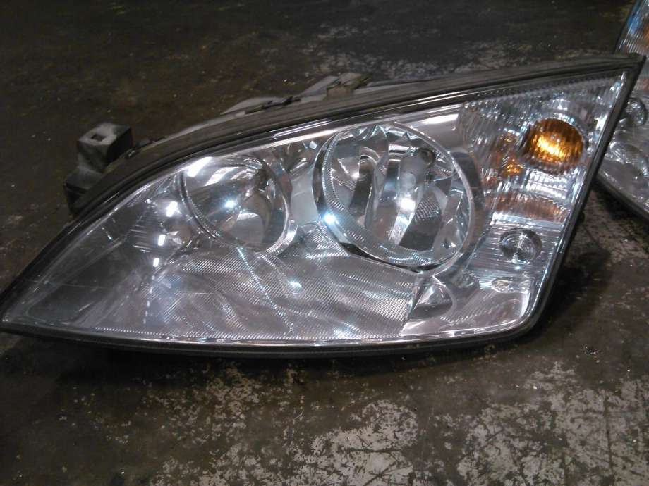 Frontlykt høyre halogen til Ford Mondeo, 2001-2007 (Type III)  