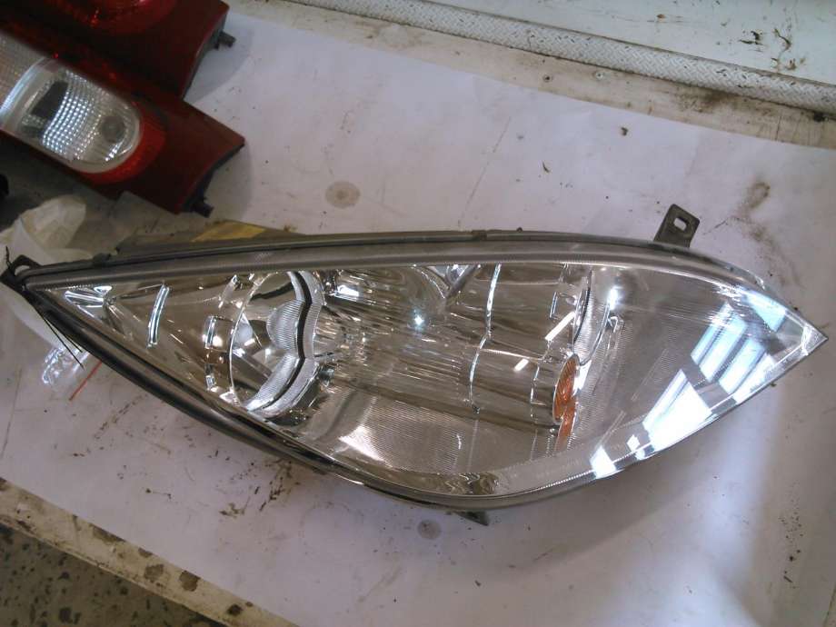 Frontlykt høyre halogen til Mitsubishi Colt, 2004-2008 (Type VII, Fase 1)  