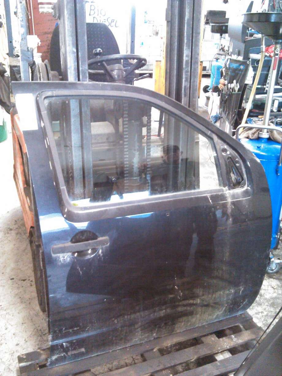 Dør høyre foran til Nissan Navara, 2005-2010 (Fase 1) (D40) (D40)