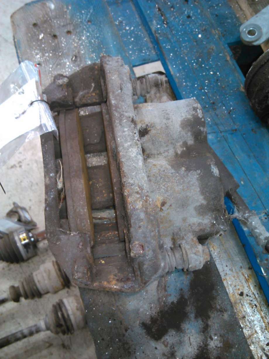 Bremsecaliper høyre foran til Mercedes Vito/Viano 2004-2010 (Fase 1) (W639) (W639) 