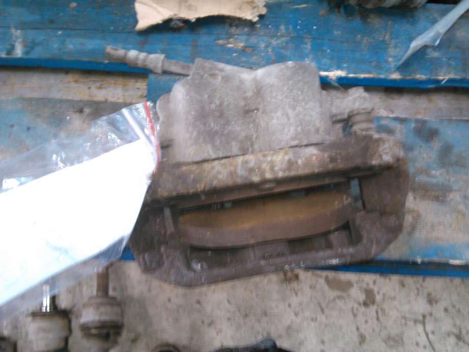Bremsecaliper venstre foran til Mercedes Vito/Viano, 2004-2010 (Fase 1) (W639) (W639) 
