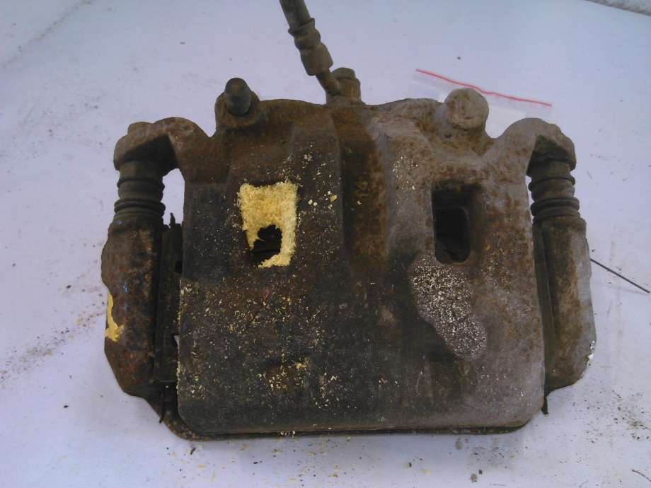 Bremsecaliper venstre foran til Nissan Navara, 2010-2015 (Fase 2) (D40) (D40) 