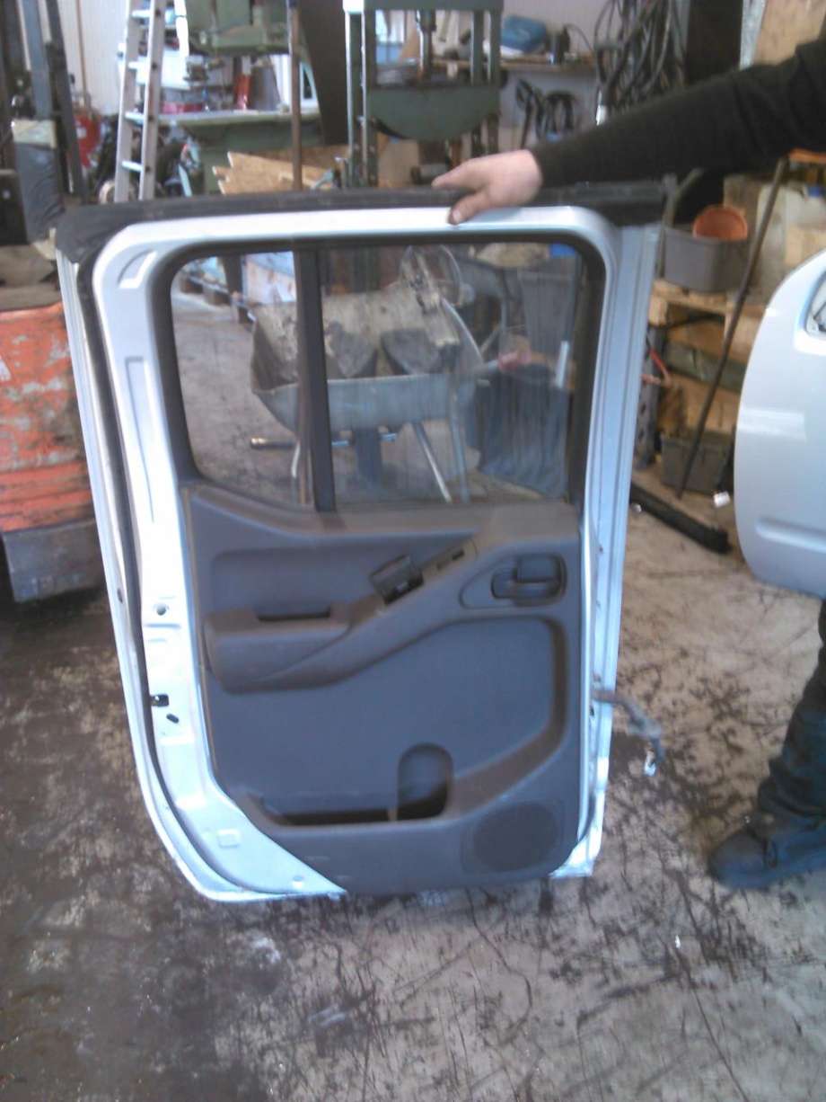 Dør venstre bak til Nissan Navara 2005-2010 (Fase 1) (D40) (D40) 