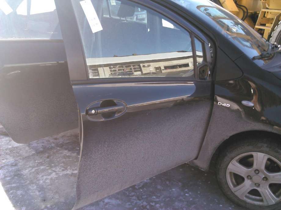 Dør høyre foran til Toyota Yaris, 2006-2009 (Type II, Fase 1)  