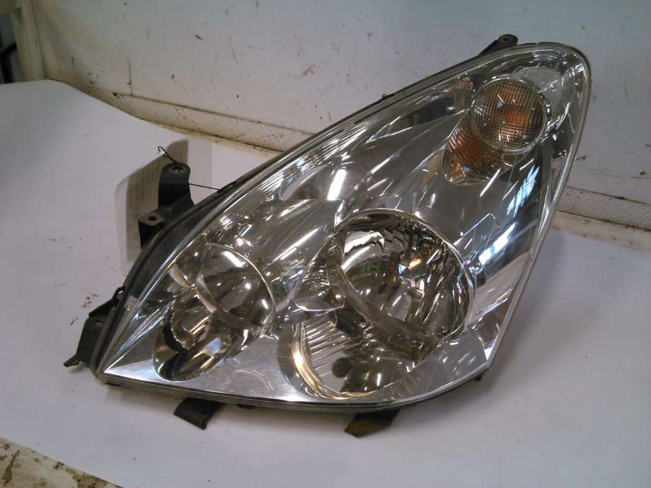 Frontlykt venstre halogen til Toyota Verso, 2004-2009 (Type II)  
