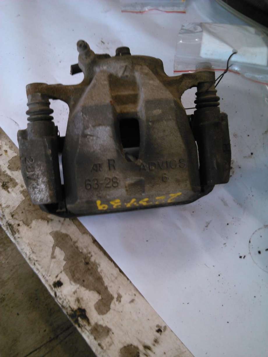 Bremsecaliper høyre foran til Toyota RAV4, 2006-2009 (Type III, Fase 1)  