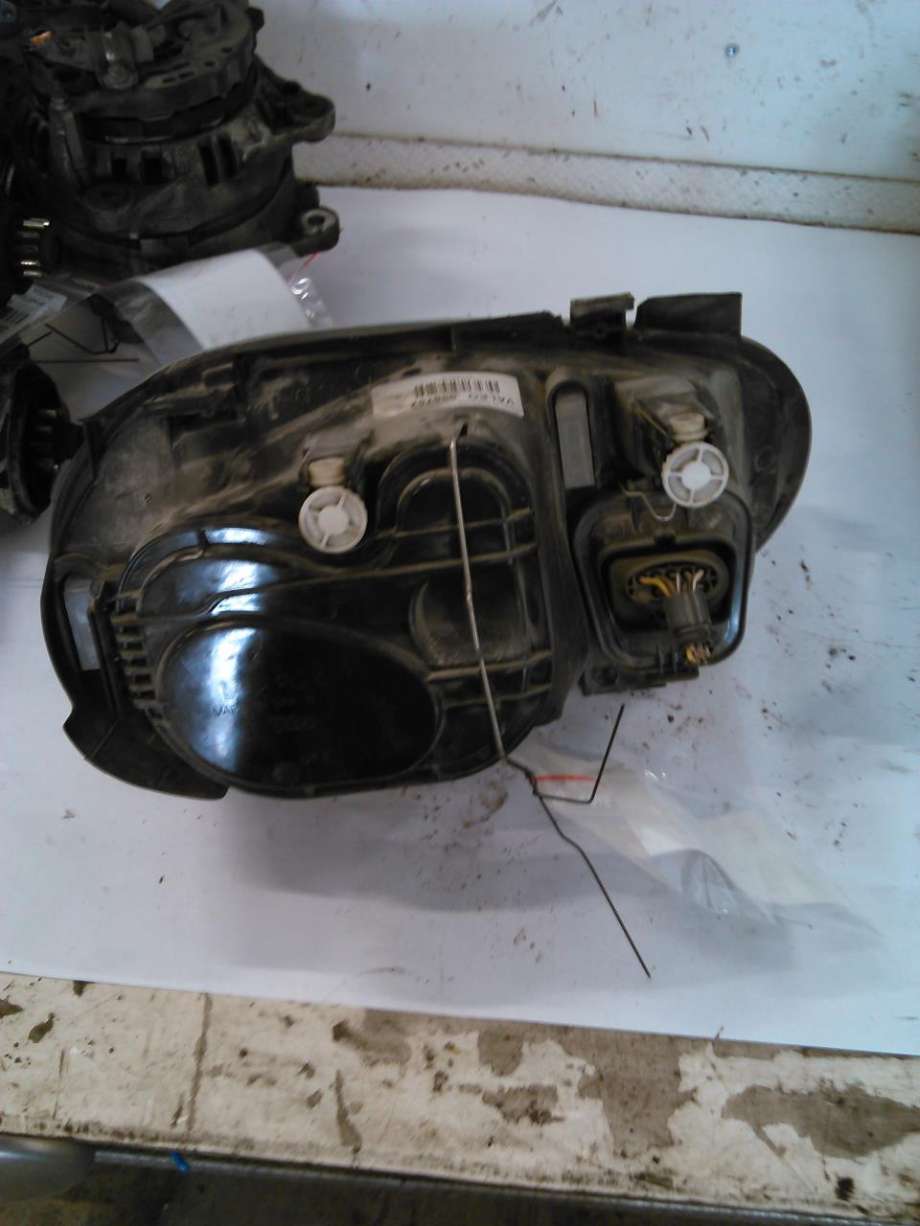 Frontlykt venstre halogen til VW Golf IV 1998-2003  