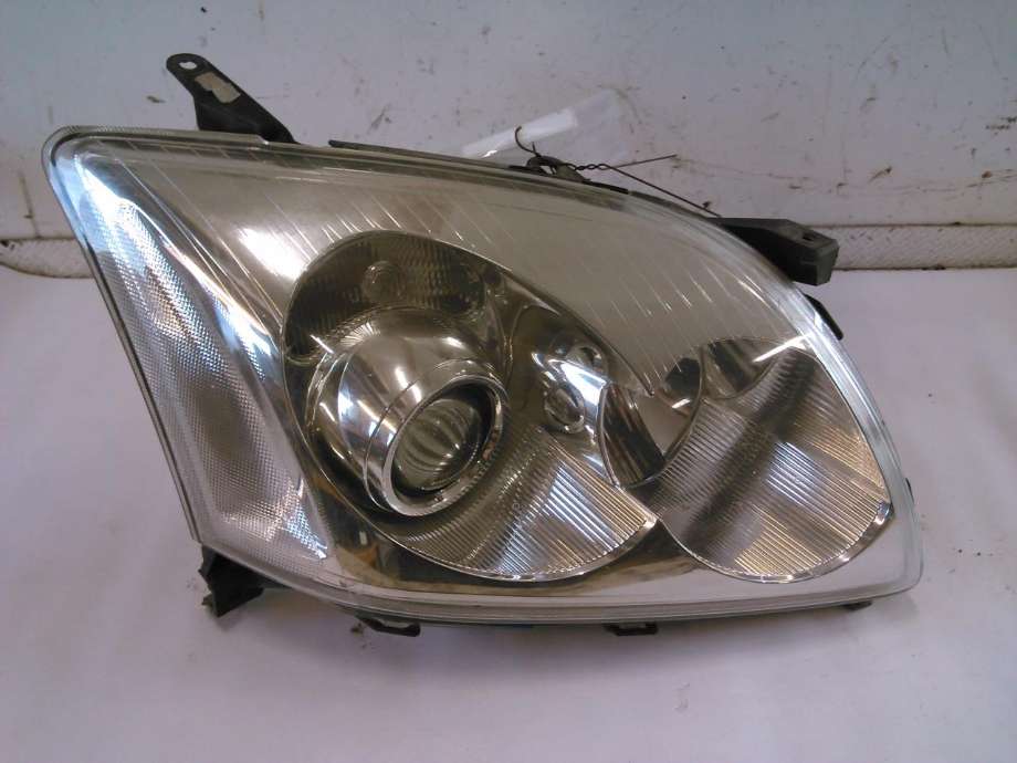 Frontlykt høyre halogen til Toyota Avensis, 2003-2008 (Type II)  
