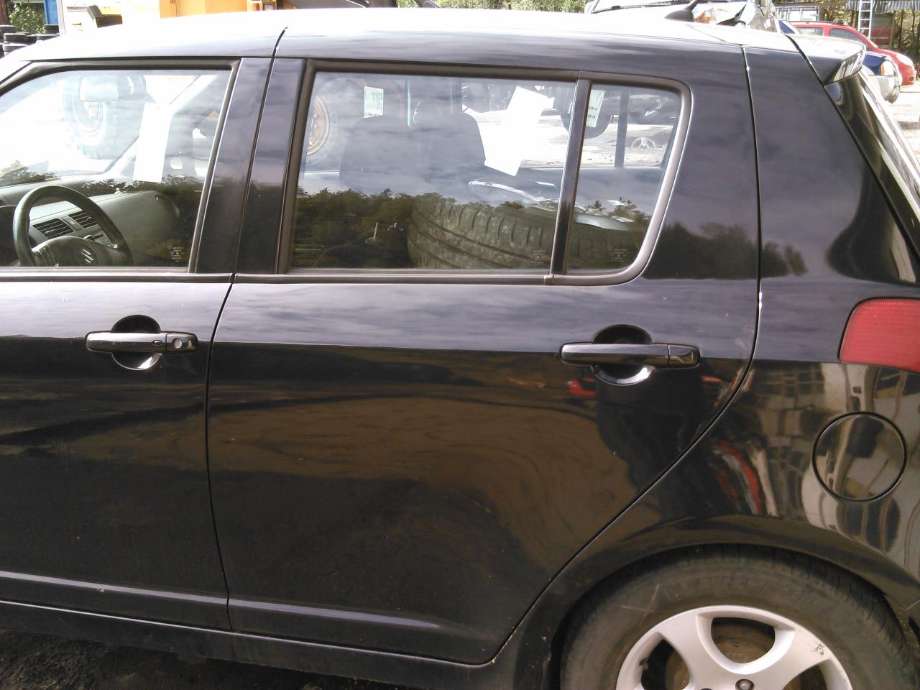 Dør venstre bak til Suzuki Swift, 2005-2010  