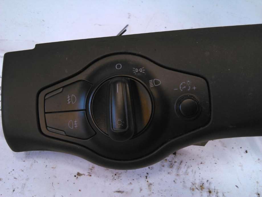 Bryter lys til Audi A4, 2007-2014 (Type IV) (B8) (B8) (8K0941531B)
