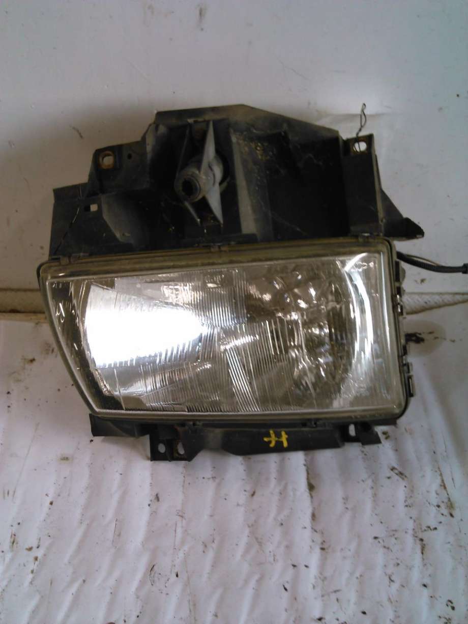 Frontlykt høyre halogen til VW Transporter / Caravelle, 1990-2003 (T4) (T4)