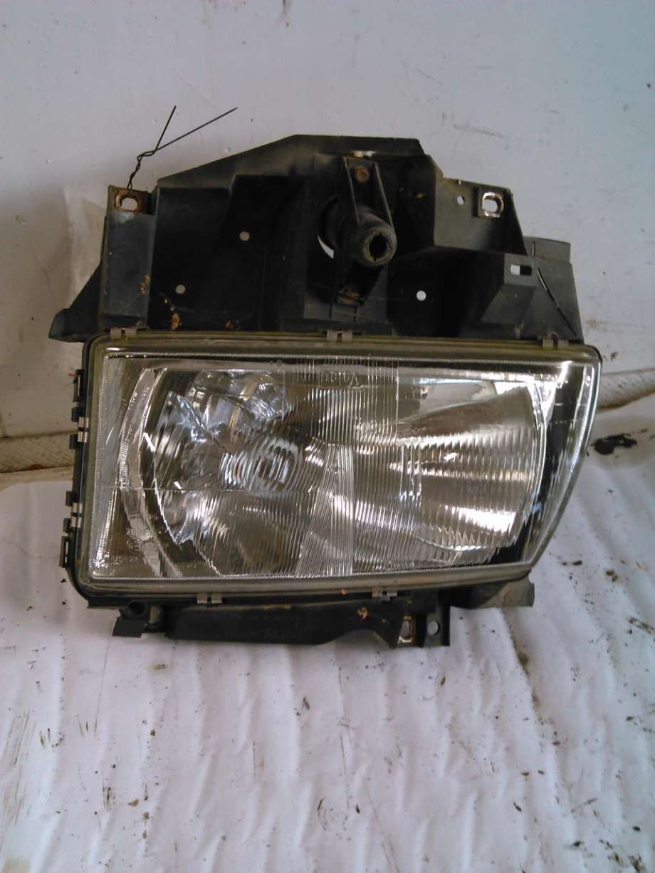 Frontlykt venstre halogen til VW Transporter / Caravelle, 1990-2003 (T4) (T4)