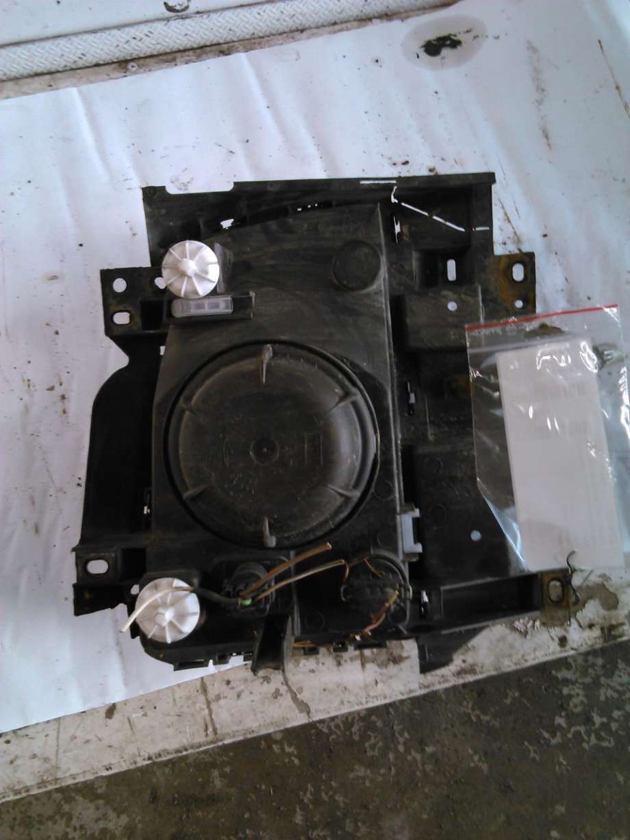 Frontlykt venstre halogen til VW Transporter / Caravelle 1990-2003 (T4) (T4) 