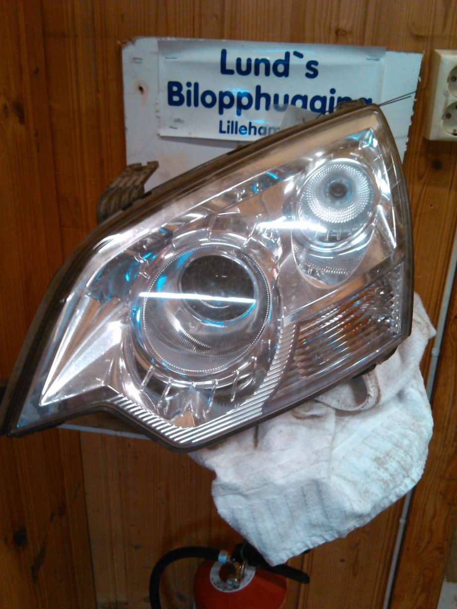Frontlykt venstre xenon til Opel Antara, 2007-2013  