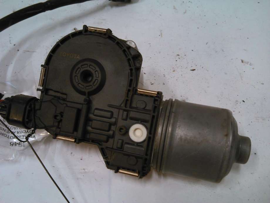 Viskermotor frontrute til Toyota Avensis 2009-2015 (Type III, Fase 1)  (0390241642|85110-05070A|)