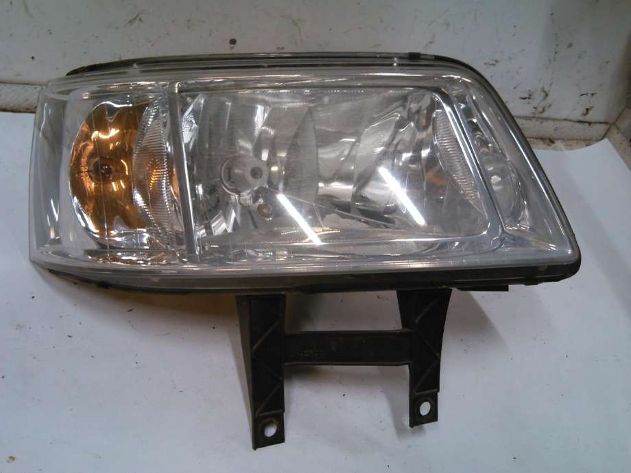 Frontlykt høyre halogen til VW Transporter / Caravelle, 2003-2009 (Fase 1) (T5) (T5) (7H1941016S)