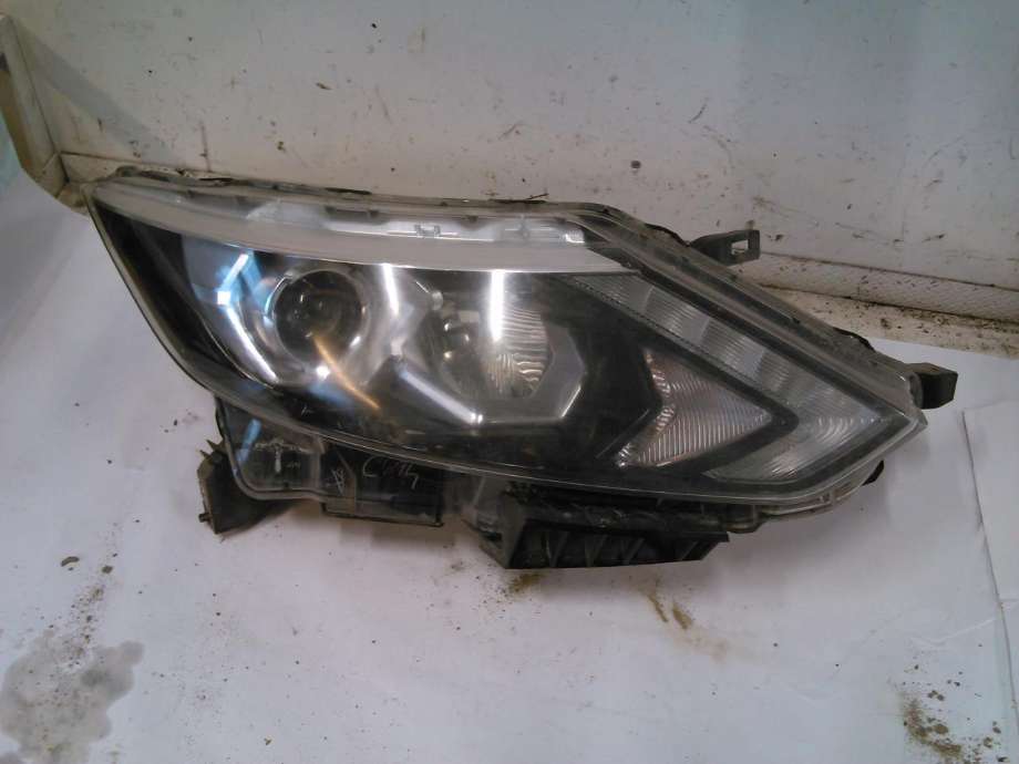 Frontlykt høyre halogen til Nissan Qashqai, 2014-2021 (Type II)  