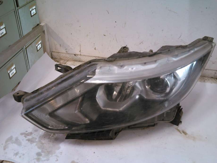 Frontlykt venstre halogen til Nissan Qashqai, 2014-2021 (Type II)  