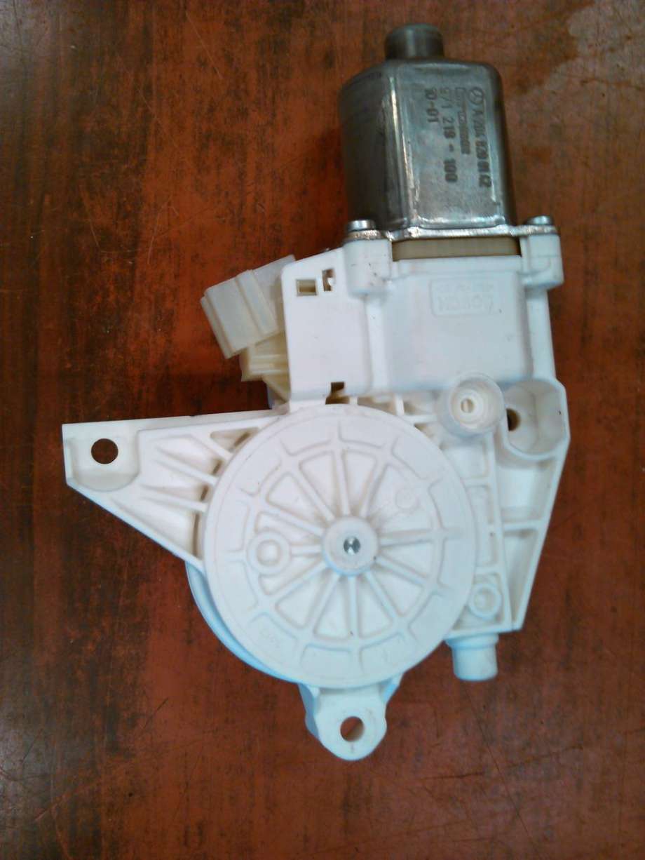 Ruteheis, kun motor, venstre foran til Mercedes GLK 2008-2015 (X204) (X204) (BOSCH|A2048200142|0130822503|)