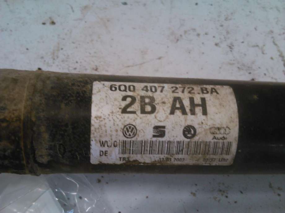 Drivaksel høyre foran, bensin/automat til VW Polo 2002-2005 (Type IV, Fase 1)  (6Q0407272BA|)