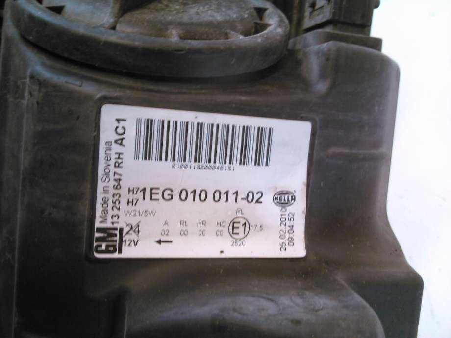 Frontlykt høyre halogen til Opel Astra J 2010-2015  