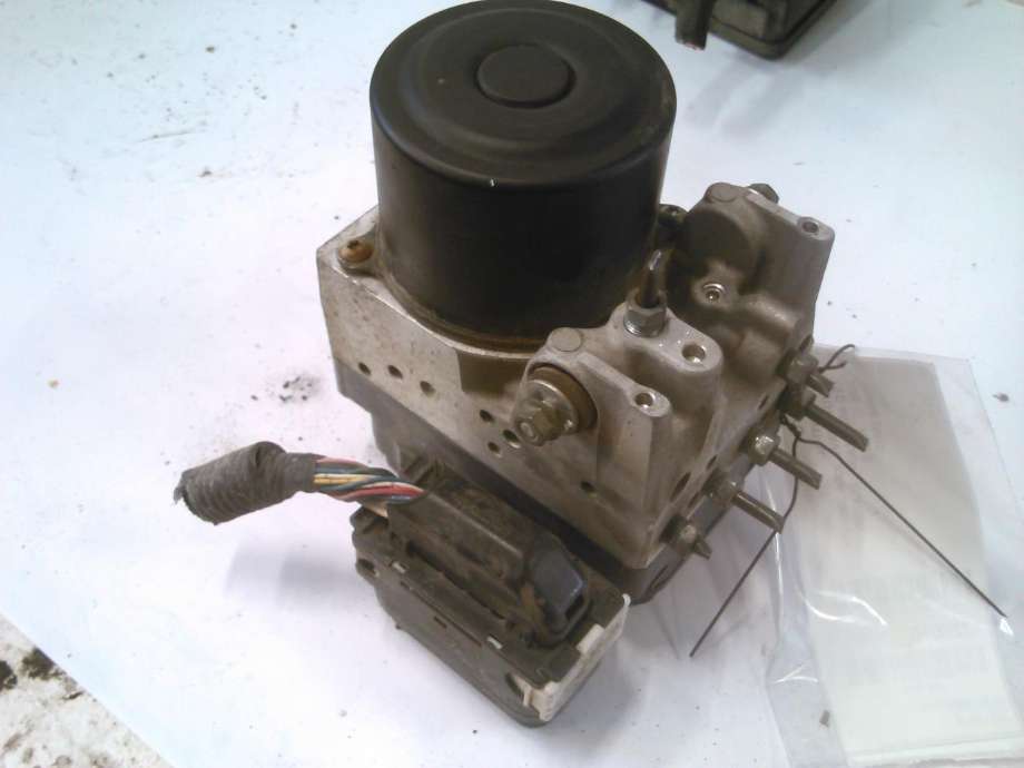 ABS sentral til Toyota RAV4, 2006-2009 (Type III, Fase 1)  (44540-42100)