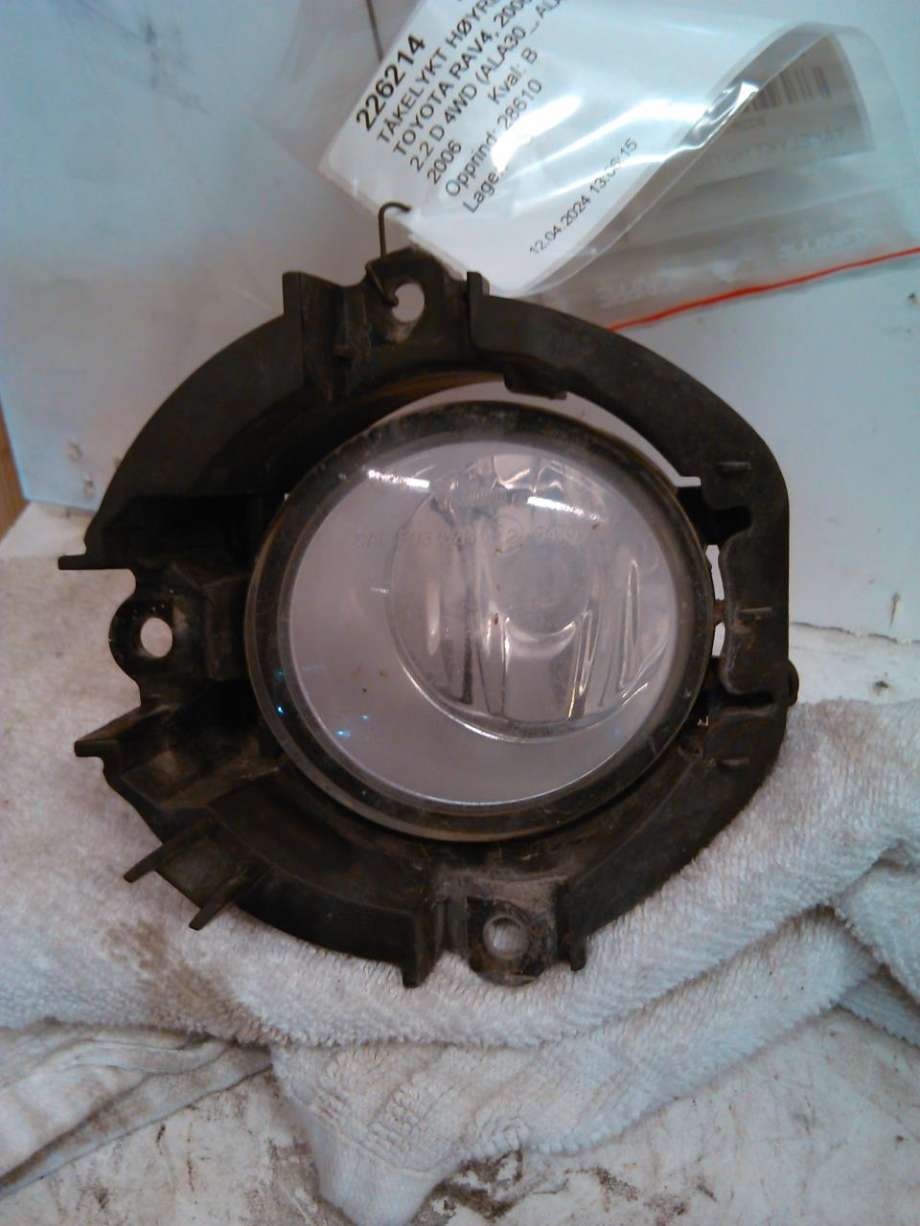 Tåkelykt høyre foran til Toyota RAV4, 2006-2009 (Type III, Fase 1)  (VALEO|81210-0D040)