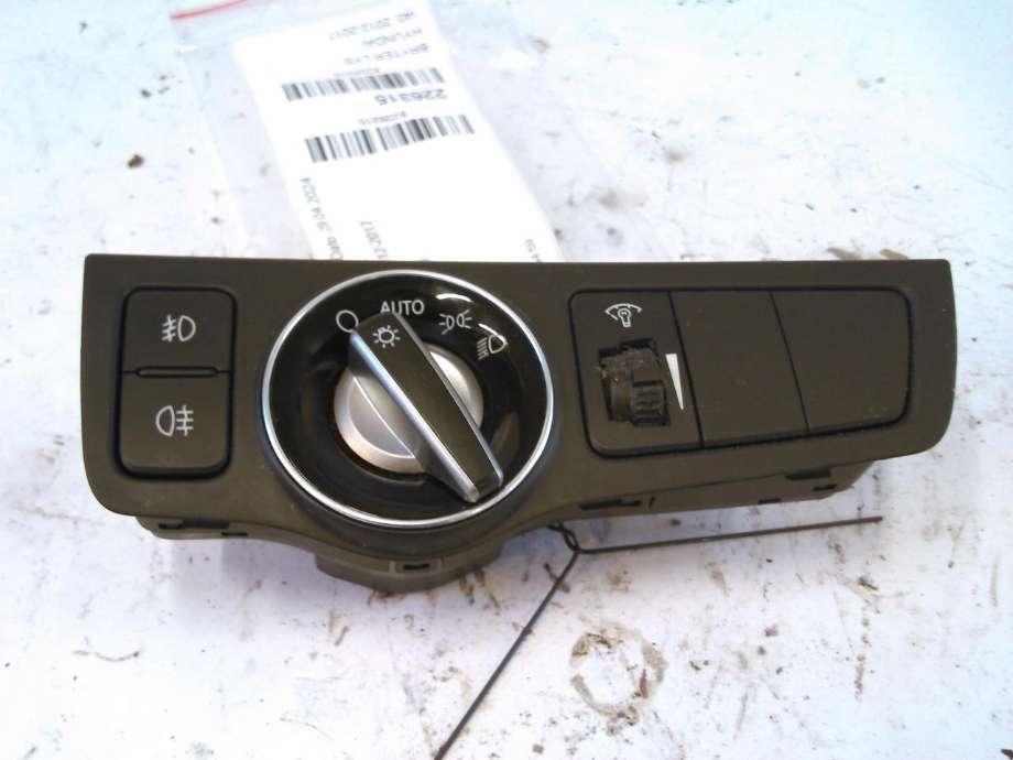 Bryter lys til Hyundai i40, 2012-2017  (93300-3Z050)