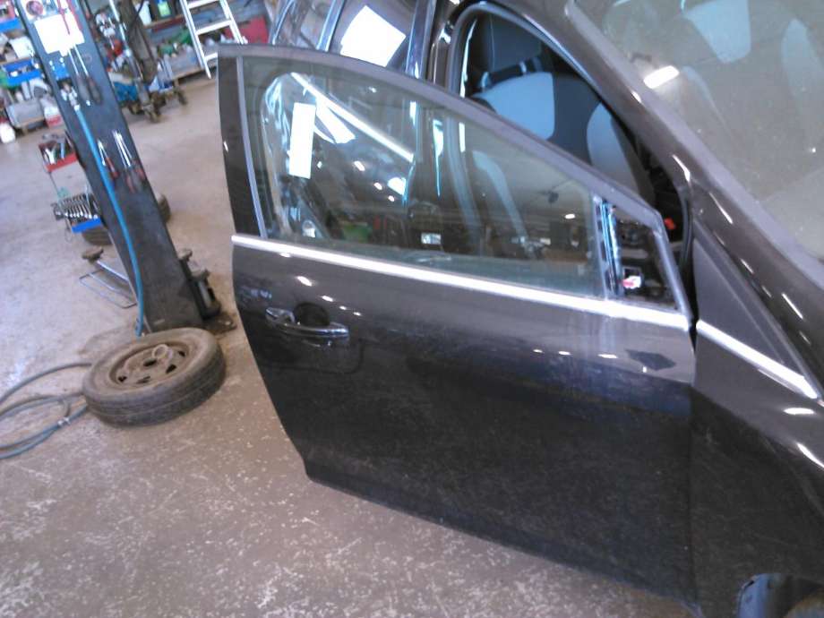 Dør høyre foran til Ford Focus, 2011-2014 (Type III, Fase 1)  