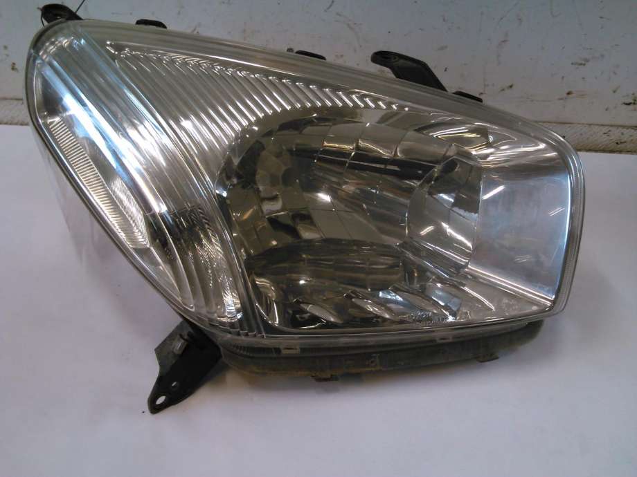 Frontlykt høyre halogen til Toyota RAV4, 2000-2006 (Type II)  