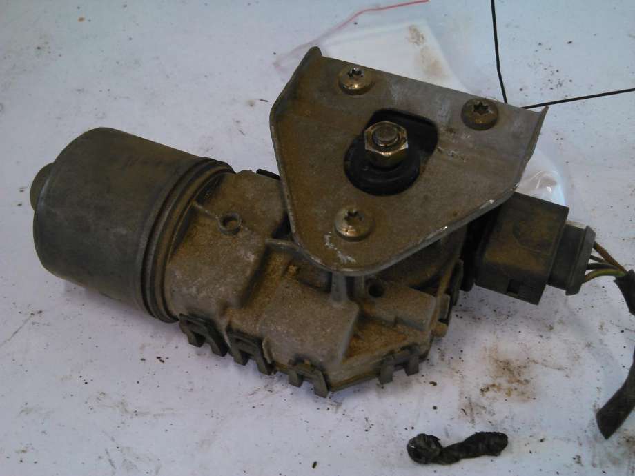 Viskermotor frontrute til Audi A4 2004-2008 (Type III) (B7) (B7) (0390241509|8E1955119|)