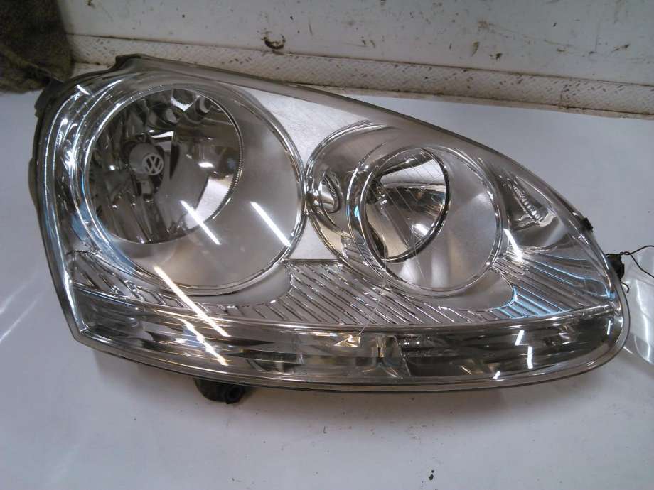Frontlykt høyre halogen til VW Golf V, Combi, 2003-2008  