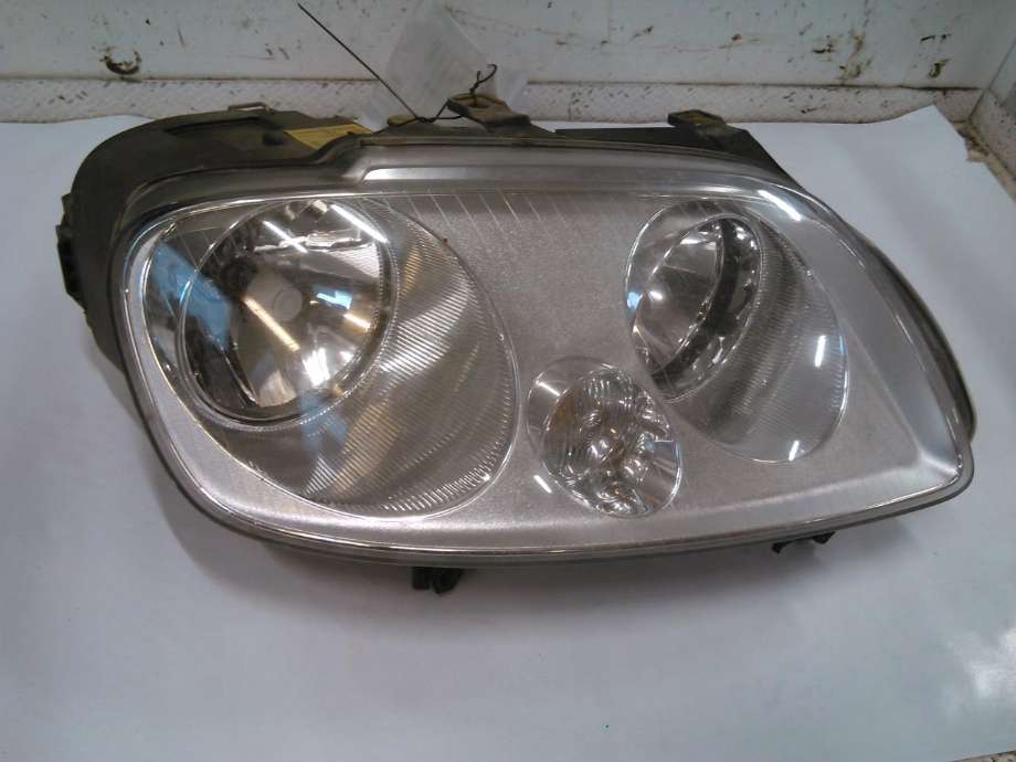 Frontlykt høyre halogen til VW Caddy, 2004-2010 (Type III, Fase 1)  