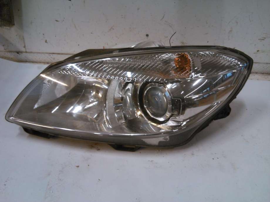 Frontlykt venstre halogen til Škoda Fabia, 2010-2014 (Type II, Fase 2)  