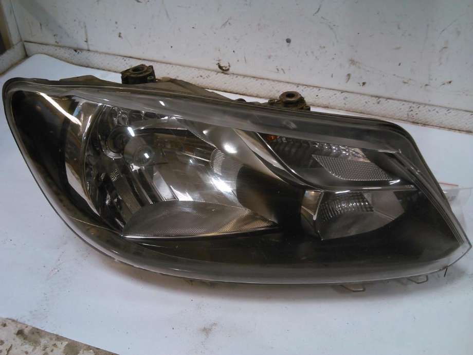 Frontlykt høyre halogen til VW Caddy, 2010-2015 (Type III, Fase 2)  
