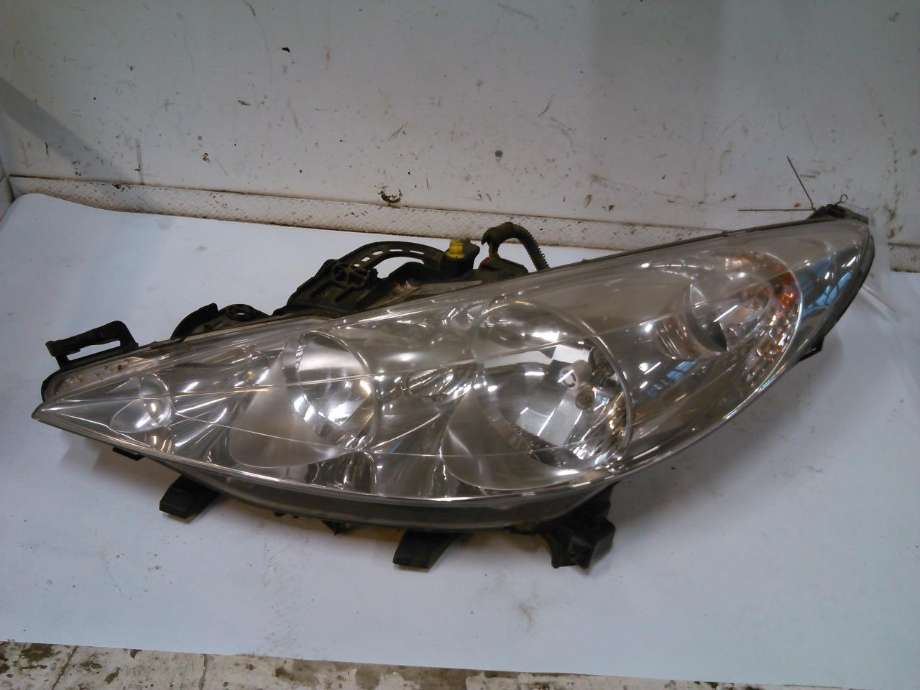 Frontlykt venstre halogen til Peugeot 207, 2006-2012  