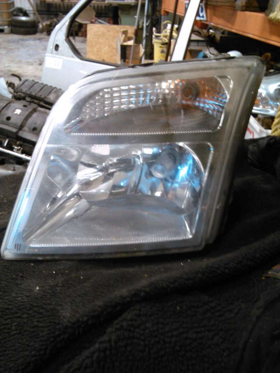 Frontlykt venstre halogen til Ford Transit Connect, 2009-2013 (Type I, Fase 2)