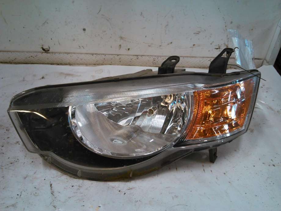 Frontlykt venstre halogen til Mitsubishi Colt 2009-2013 (Type VII, Fase 2)