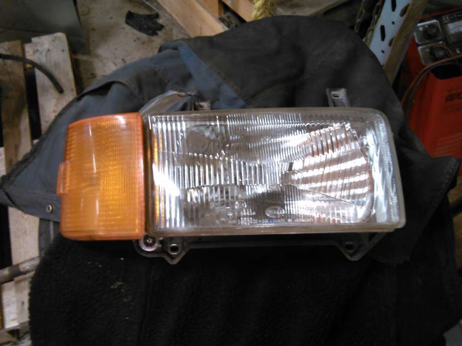 Frontlykt høyre halogen til VW Transporter / Caravelle, 1990-2003 (T4) (T4) 