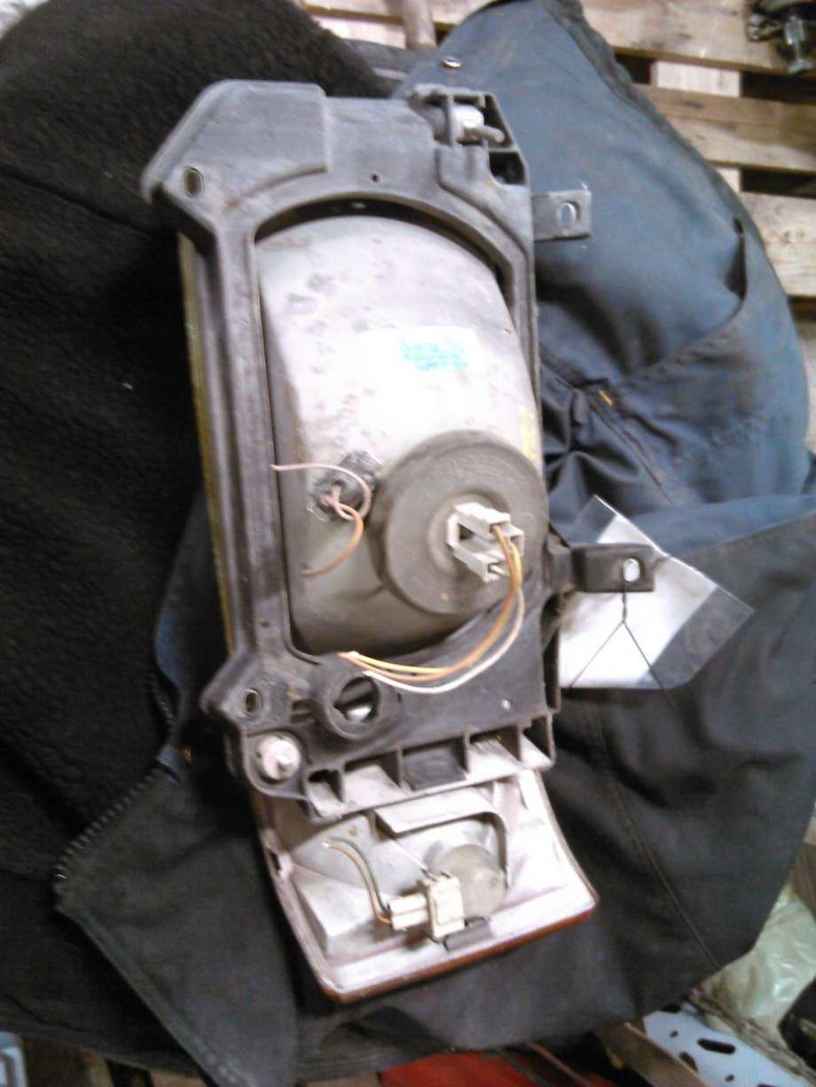 Frontlykt høyre halogen til VW Transporter / Caravelle 1990-2003 (T4) (T4)