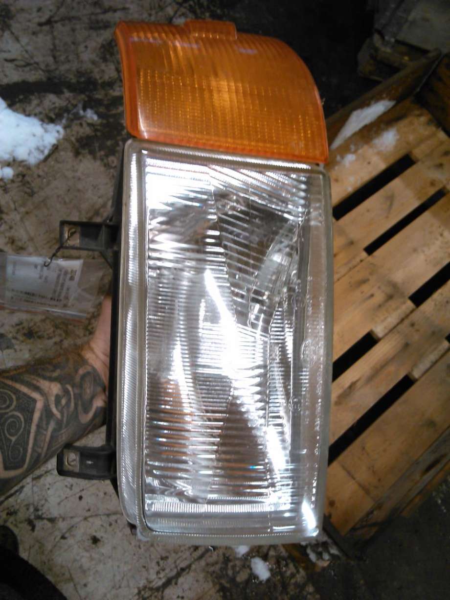 Frontlykt venstre halogen til VW Transporter / Caravelle, 1990-2003 (T4) (T4) 